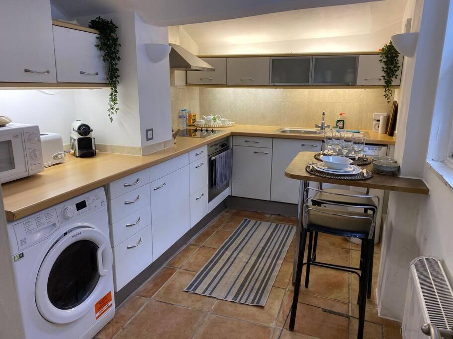 Spacious Flat In The Most Desirable Area Of London Exterior photo