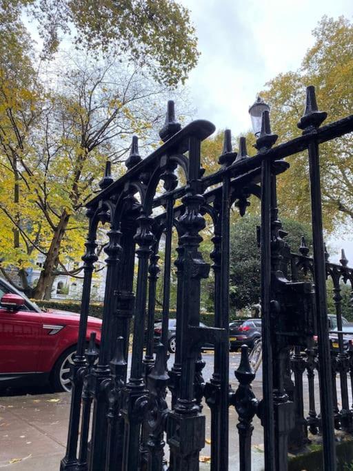 Spacious Flat In The Most Desirable Area Of London Exterior photo